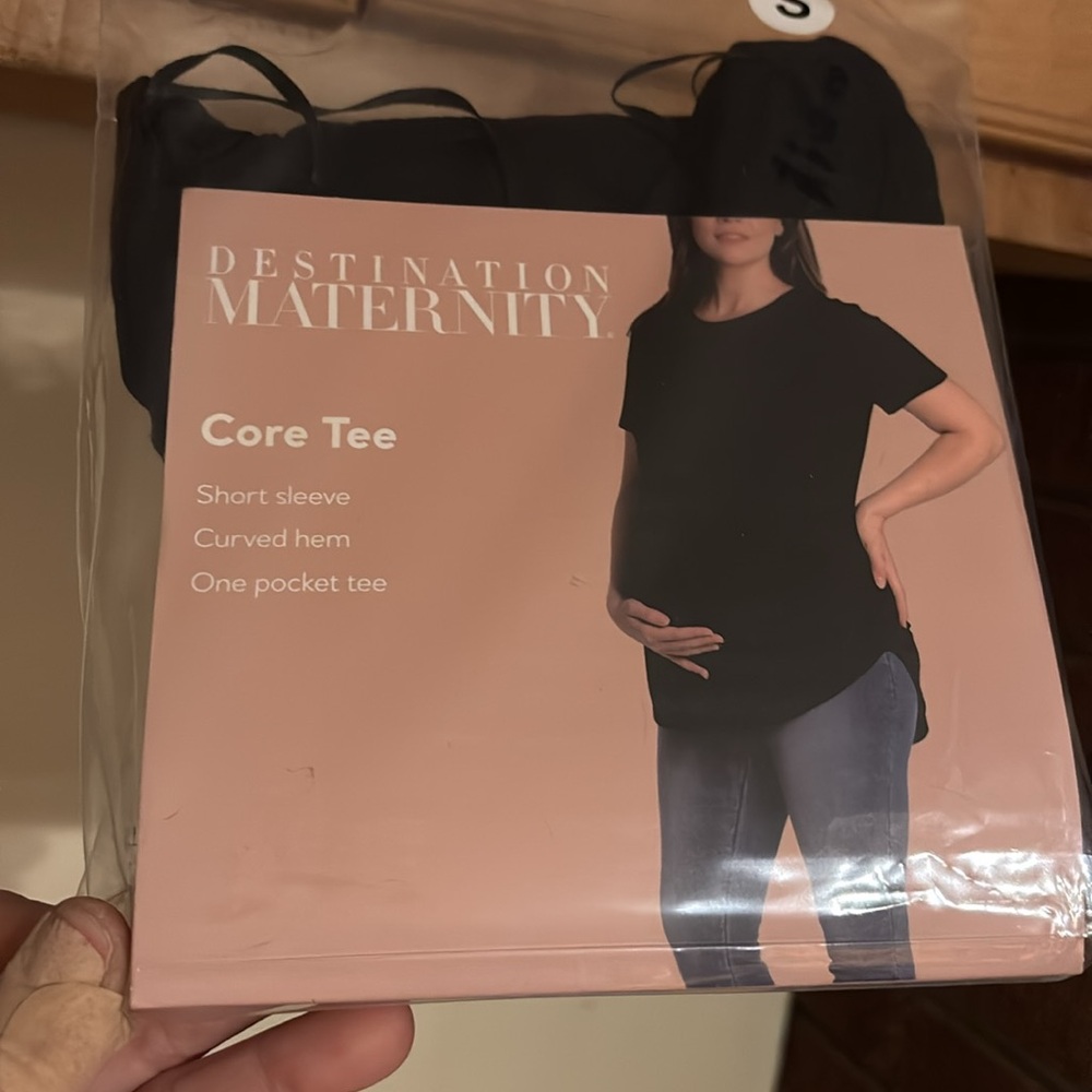 NWT Destination Maternity Black SS Core Pocket Tee Curved Hem Ribbed